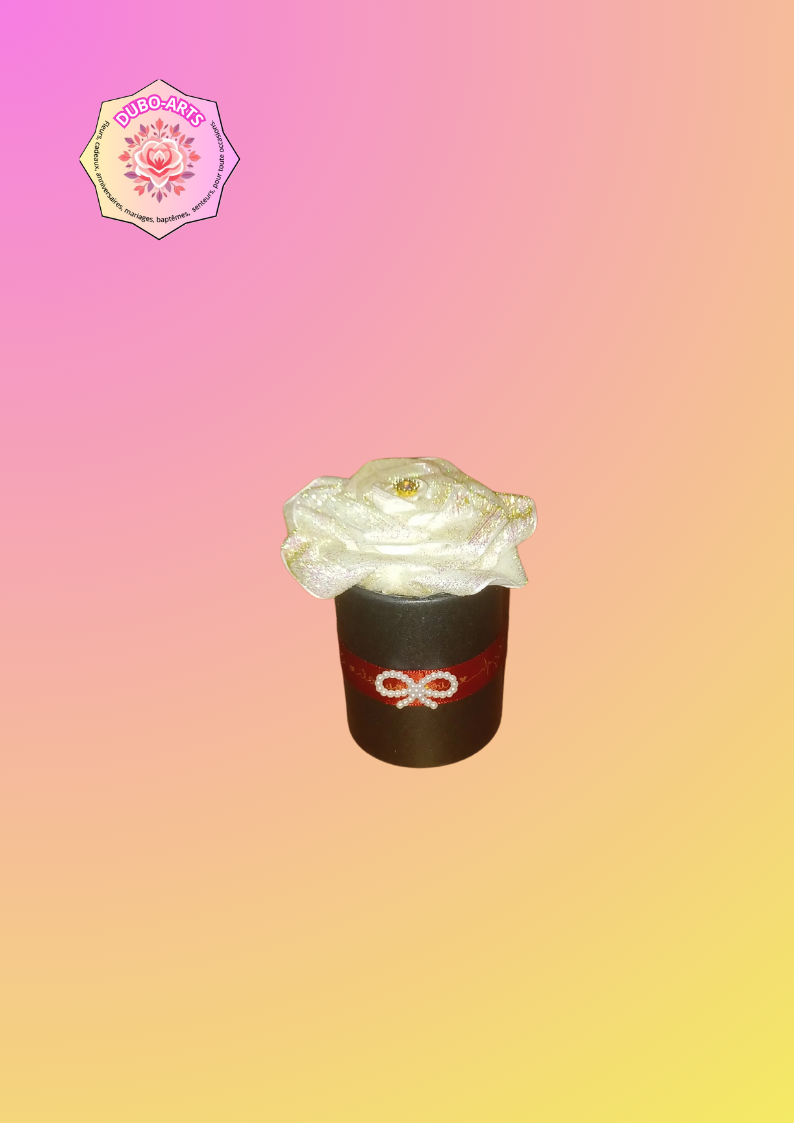 Petit pot avec rose velour blanc
