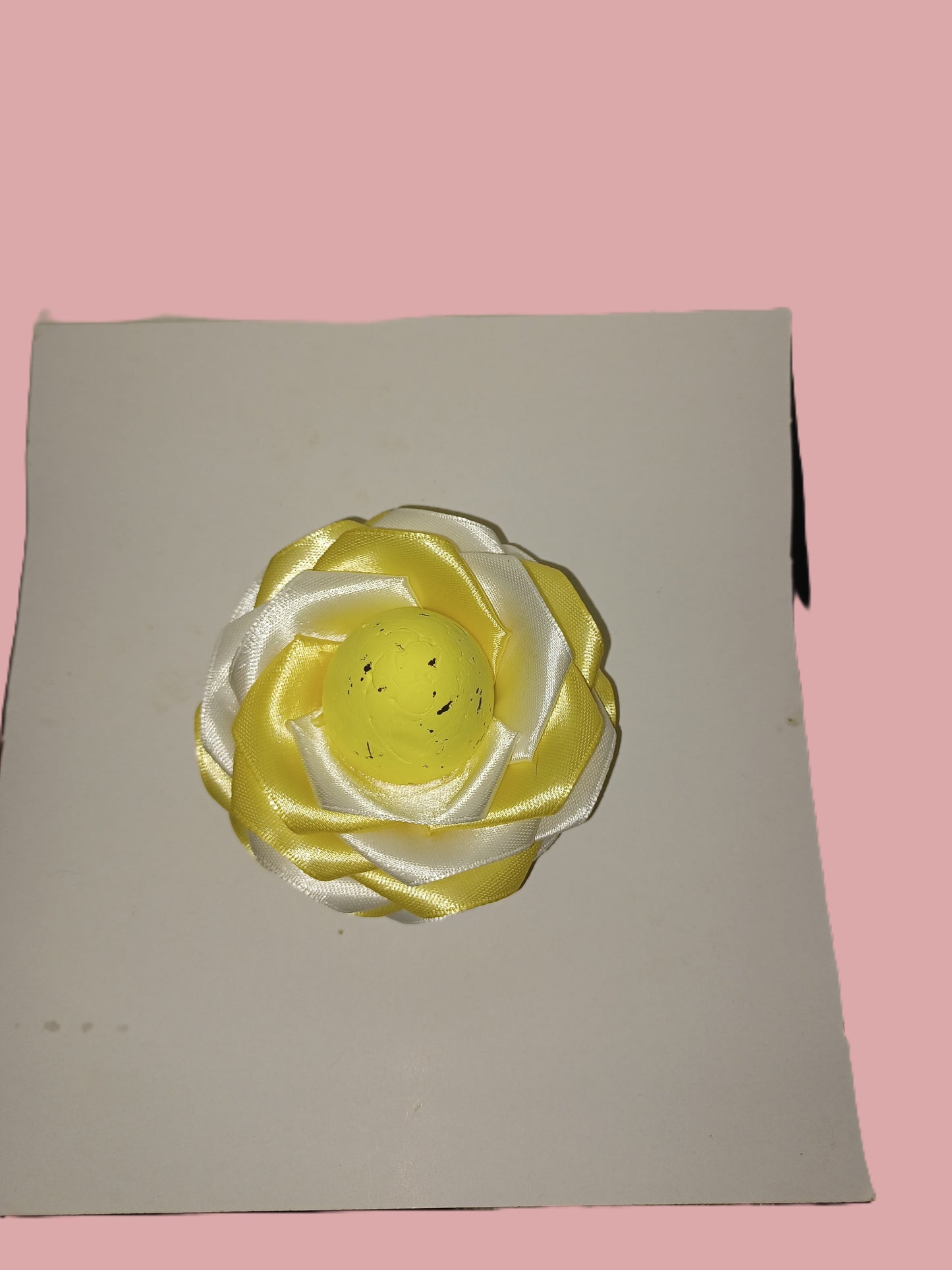 FLEUR D OEUF DE COULEUR