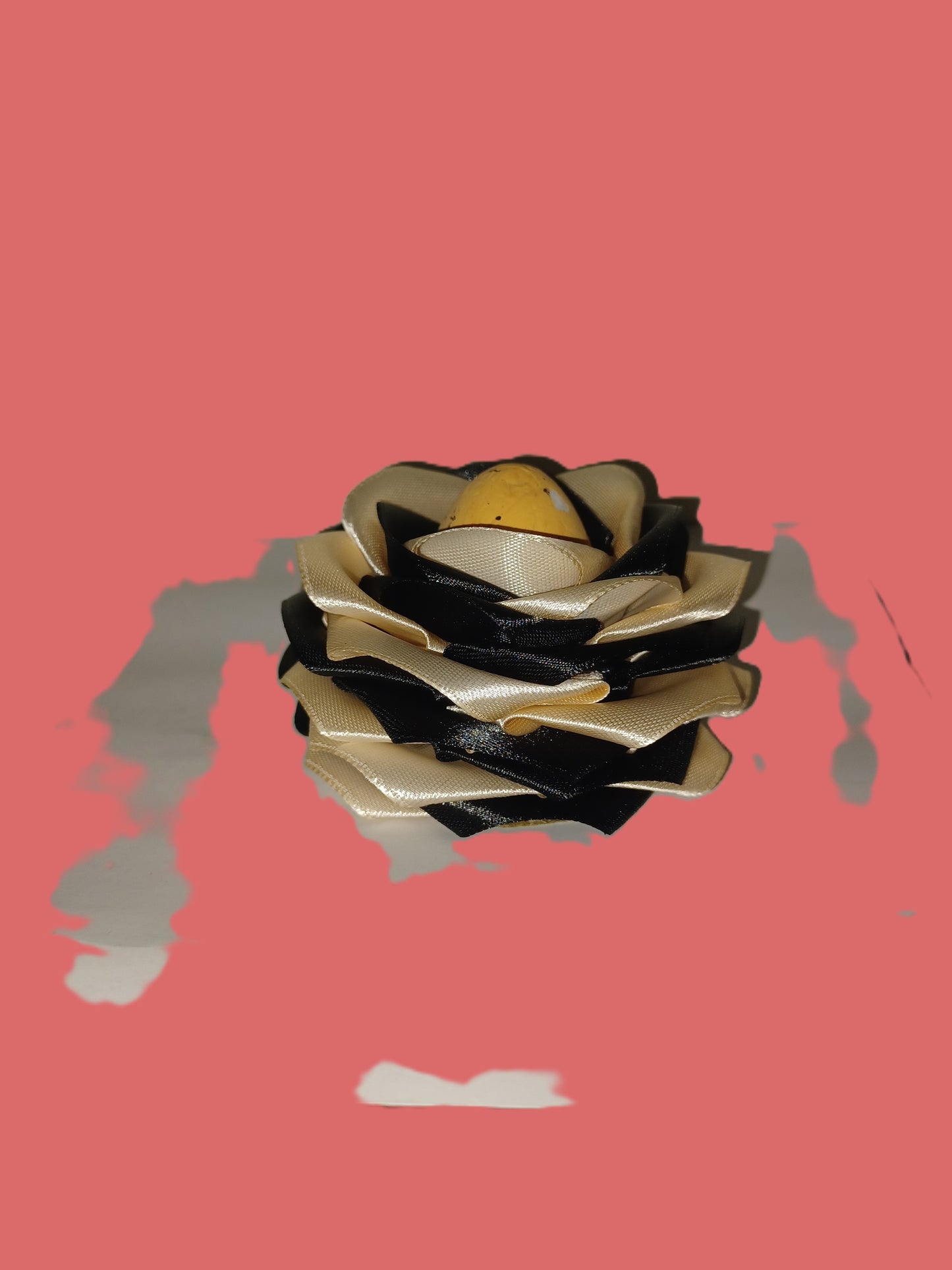 FLEUR D OEUF DE COULEUR