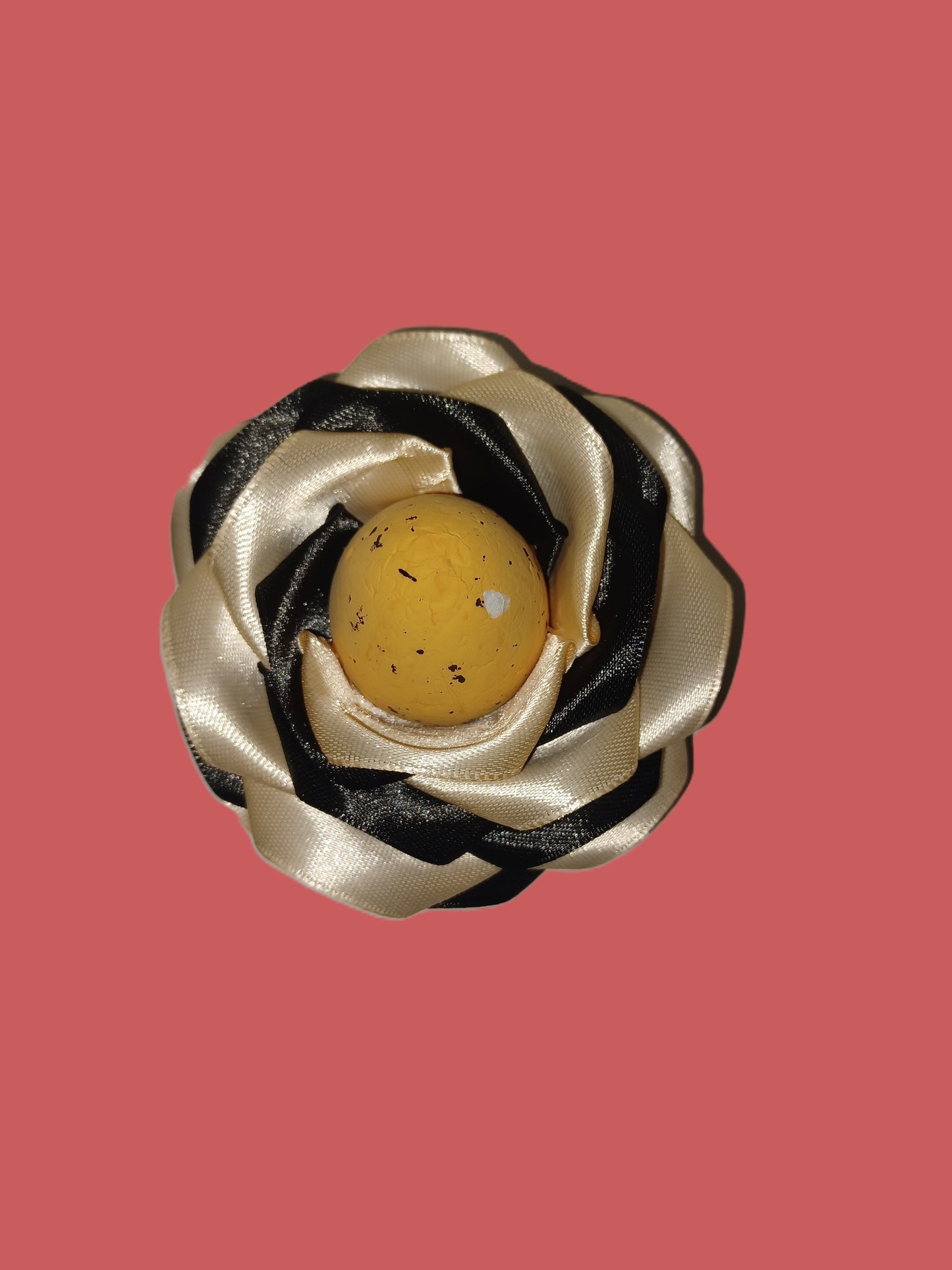 FLEUR D OEUF DE COULEUR